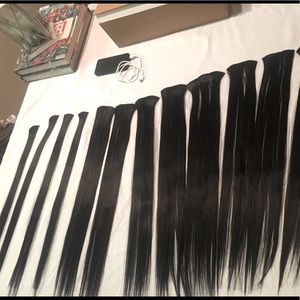 🛑SOLD OUT🛑 Hair clips quality grade A! Great hair extensions
